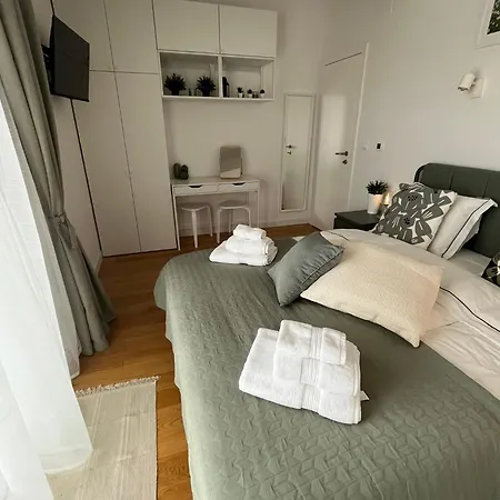 Ellasea - Beachside *