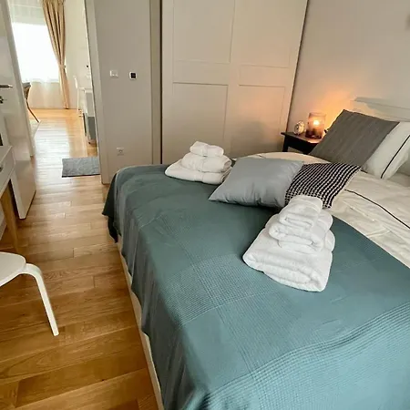 Ellasea - Beachside Apartment *