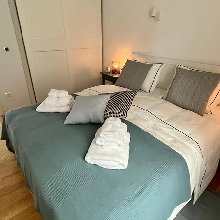 Ellasea - Beachside Apartment