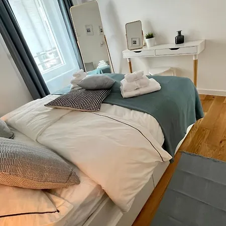 Ellasea - Beachside Apartment