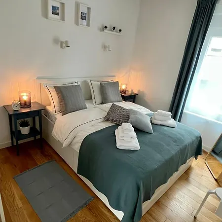 Ellasea - Beachside Apartment